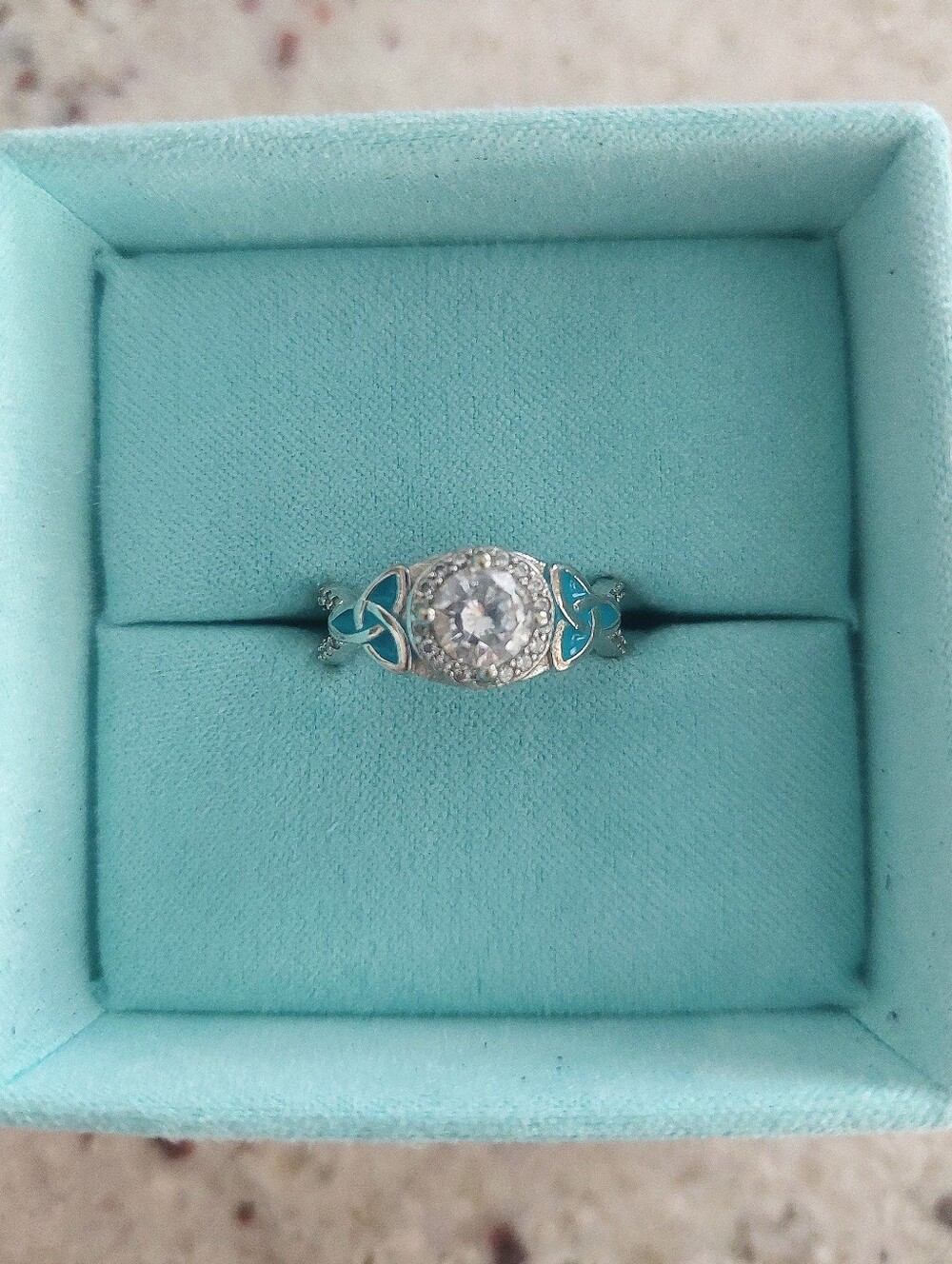 Serene Western Interwoven Lucky Leaf Ring Sterling Silver Moissanite Size 7 - Picture 4 of 10